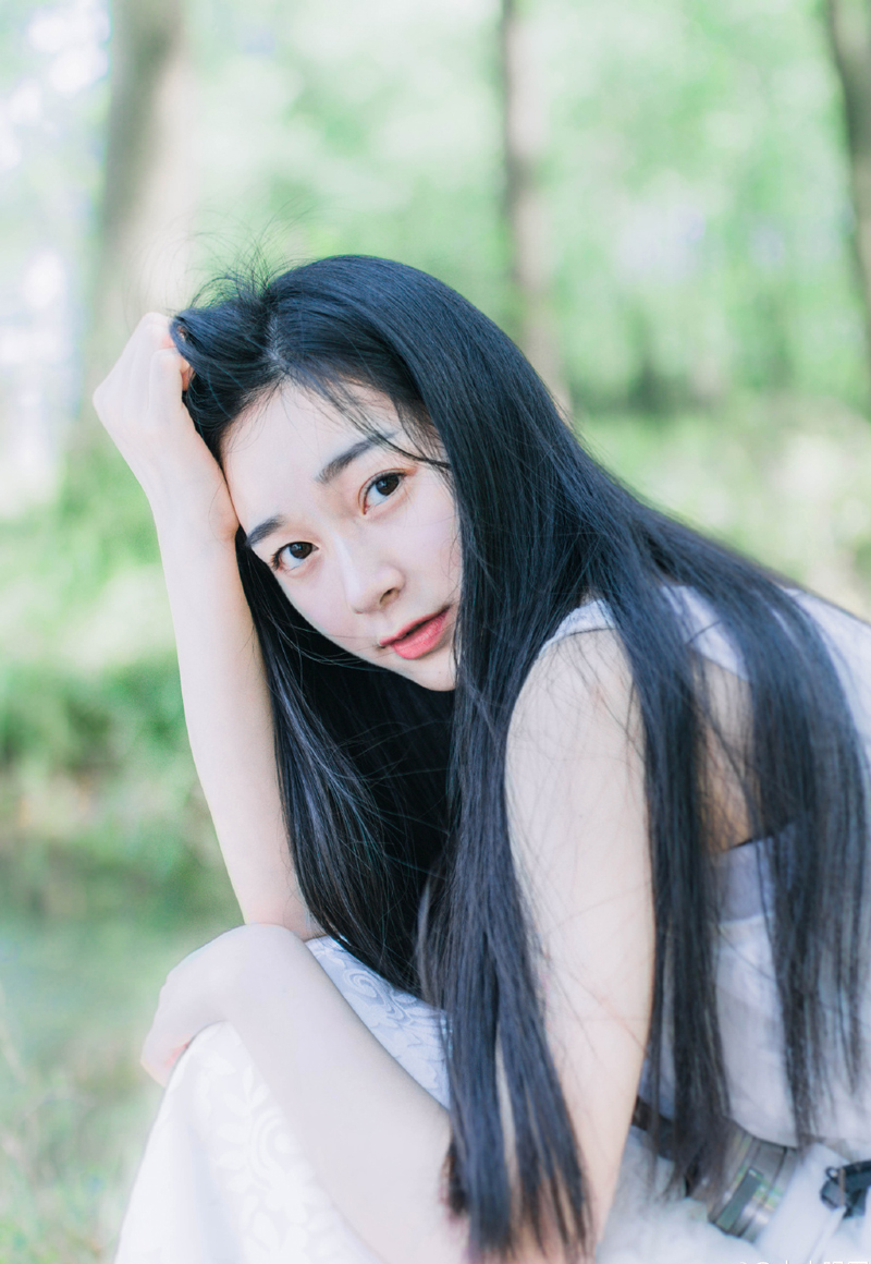 当我们在友谊中发现了爱情，在爱情中发现了亲情，在亲情中又发现了友谊和爱情，或许才真的会体会到人生和爱的真理吧。